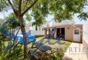 Buy independent chalet with pool, close to golf course in Punta Prima Orihuela Costa. id 4714