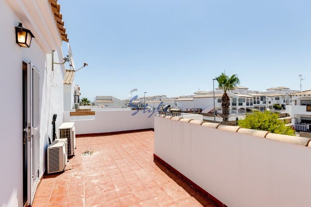 Buy independent chalet with pool, close to golf course in Villamartín Orihuela Costa. id 4714