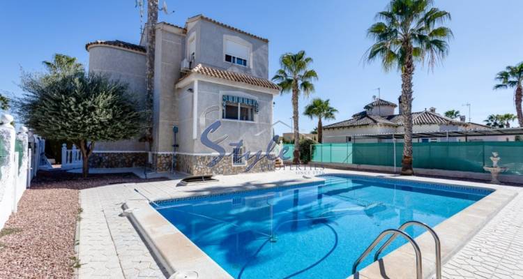 Buy independent villa with garden and pool in Benfis Park, Benferri. ID 4717