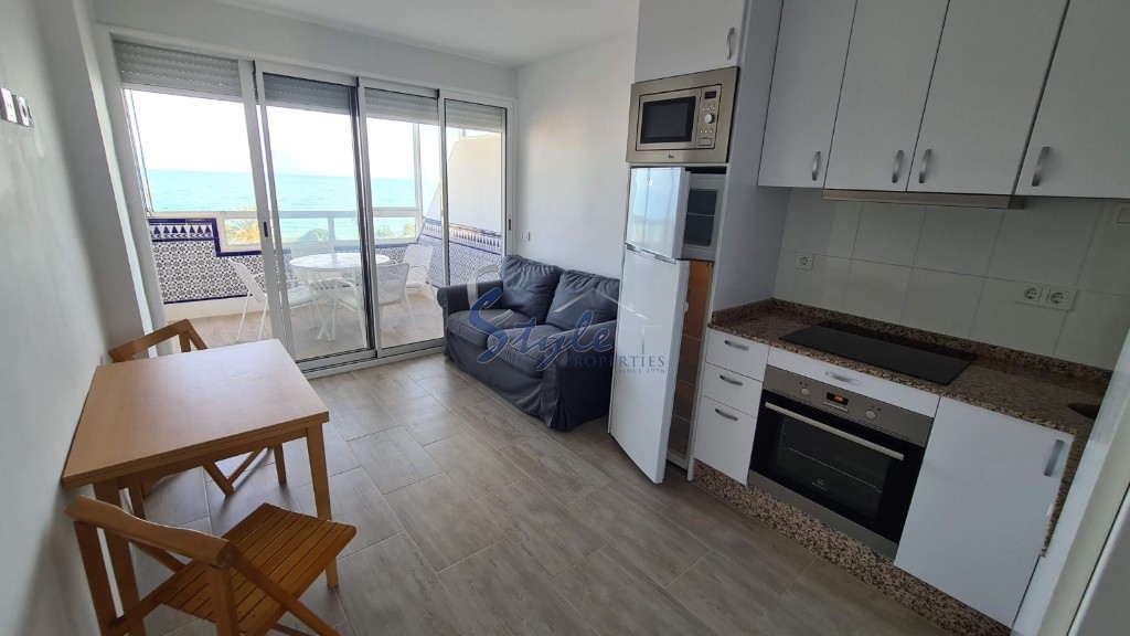 Comprar apartamento con vistas al mar en venta en 1ª línea de la playa en La Mata, Torrevieja. ID 4719