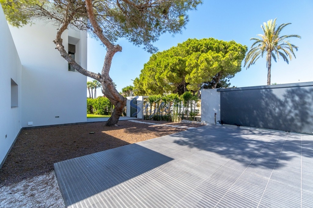 Comprar nueva villa con parcela y piscina privada en Dehesa de Campoamor cerca del mar. ID ON1153_43