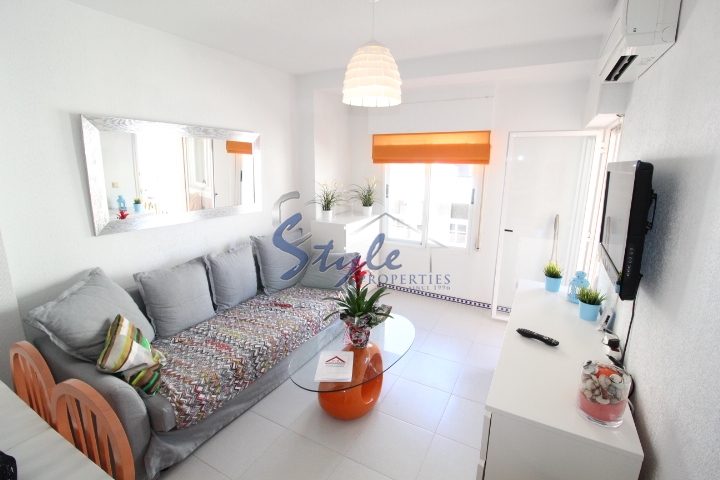 Comprar apartamento con vistas al mar en venta en 1ª línea de la playa en La Mata, Torrevieja. ID 4731