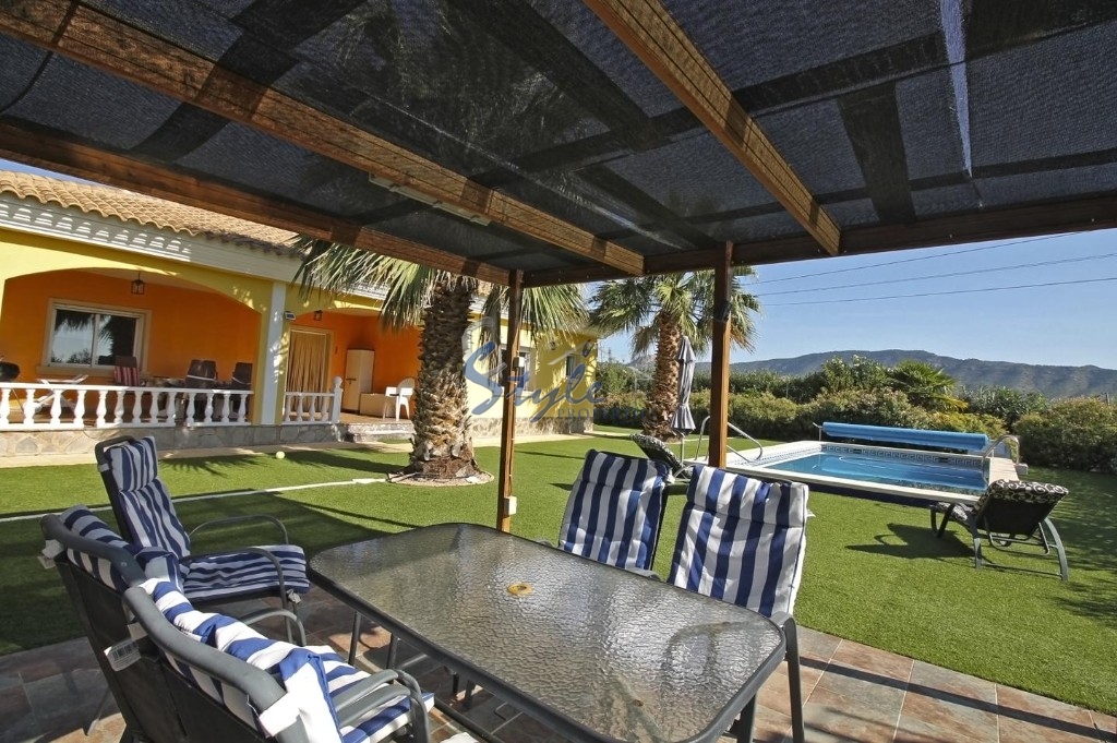 Buy Country villa on a large plot in La Romana, Costa Blanca. ID: 4732