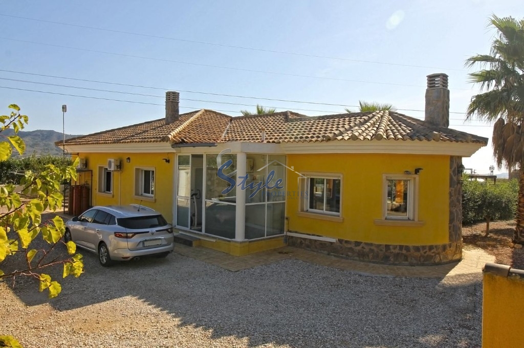 Buy Country villa on a large plot in La Romana, Costa Blanca. ID: 4732