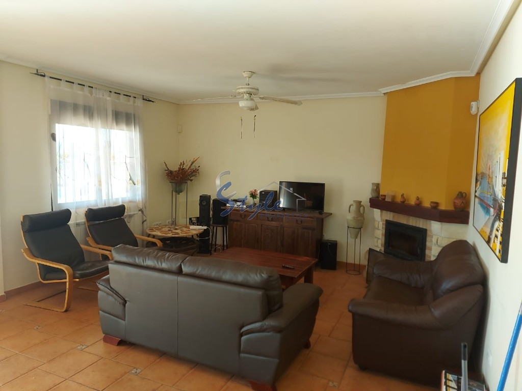 Buy Country villa on a large plot in Daya Nueva, Costa Blanca. ID: 4734