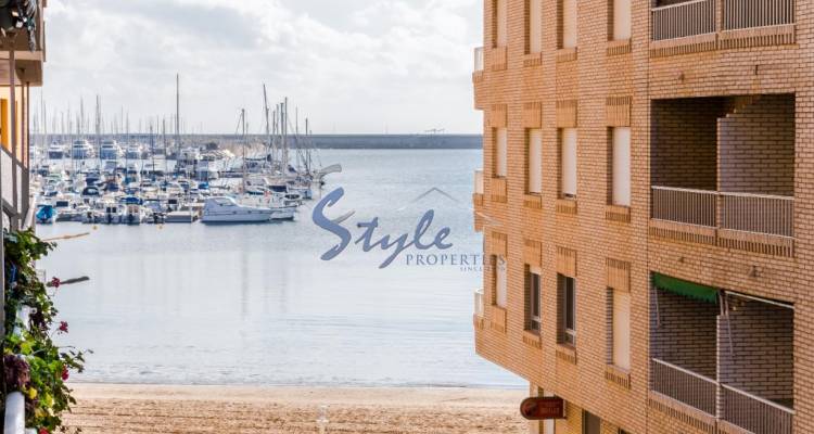 Buy apartment close to the sea in Torrevieja, Costa Blanca, 50 meters from the “Playa Acequion”beach. ID: 4737