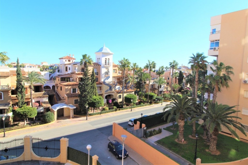 Buy apartment with beautiful terrace, 150m to the beach in Torrevieja. ID 4740