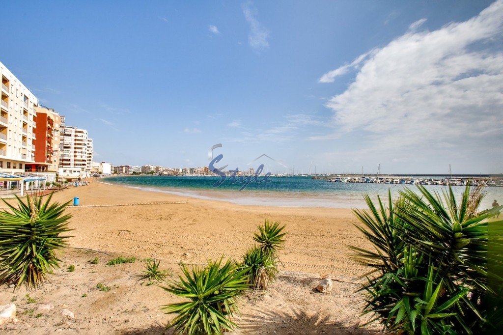 Buy apartment close to the sea in Torrevieja, Costa Blanca, 650 meters from the “Playa Acequion”beach. ID: 4742