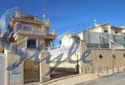 Buy villa near the golf course in El Galan de Villamartin