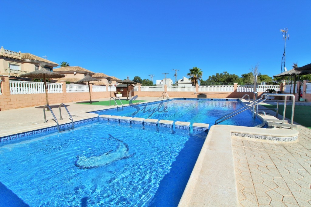 Buy bungalow in Costa Blanca close to sea in Punta Prima. 4013