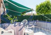 Comprar bungalow con piscina y cerca del mar en Playa Flamenca, Orihuela Costa. ID: 4018