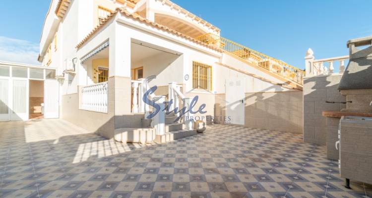 Buy ground floor bungalow with porch in Torrevieja. ID 4017