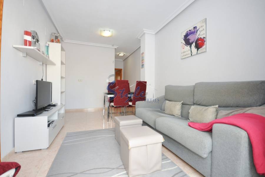 Buy apartment in Costa Blanca steps from the sea and beach in Torrevieja. ID: 4036