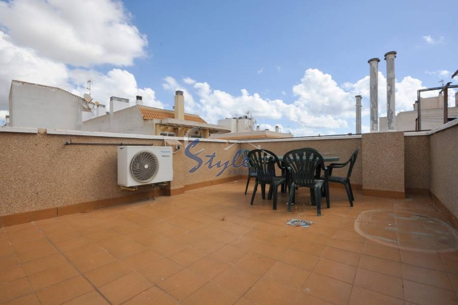 Buy apartment in Costa Blanca steps from the sea and beach in Torrevieja. ID: 4036