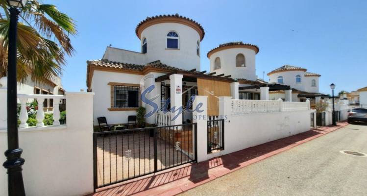 Buy Villa in Guardamar del Segura, Costa Blanca. ID: 4040