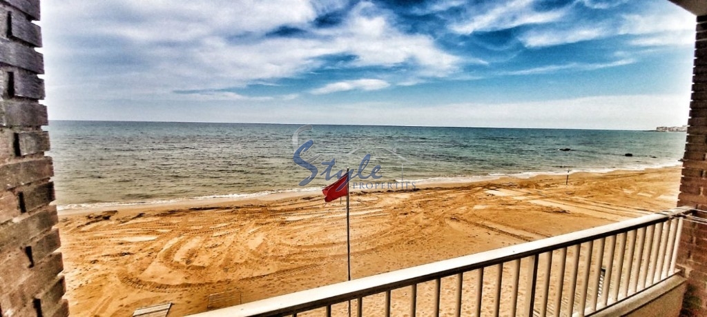 Buy apartment with sea views on the beach in La Mata, Torrevieja. ID 4041