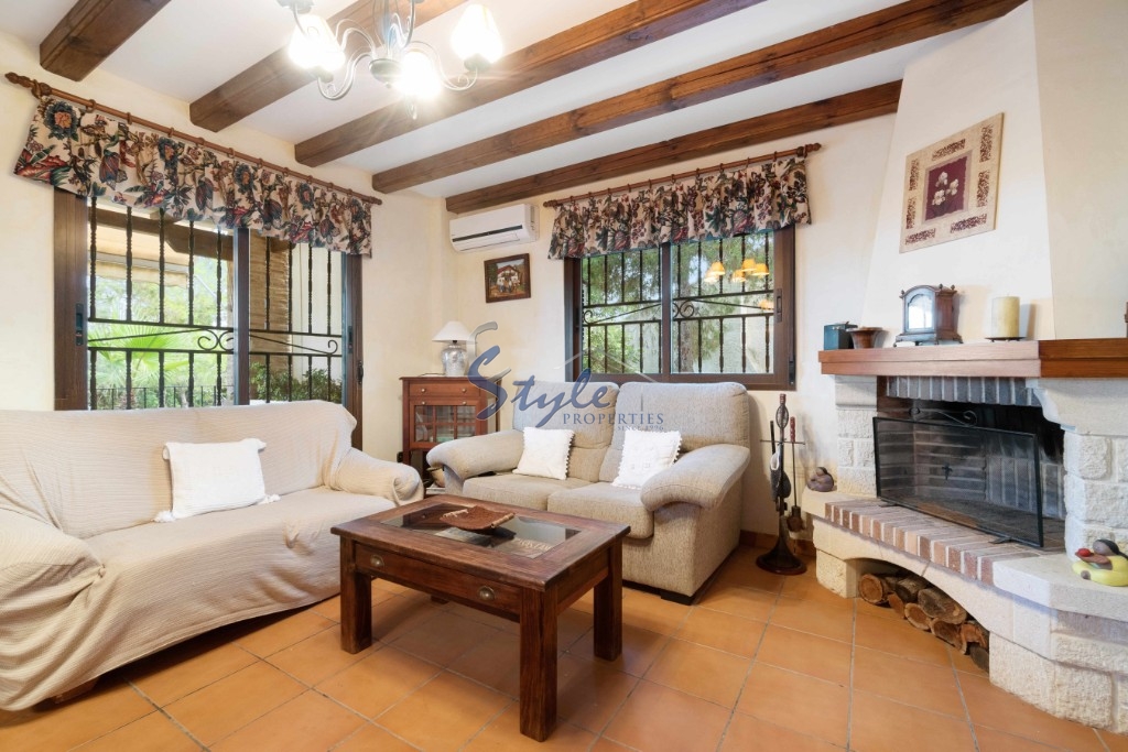 Resale - Villa - Lomas de Don Juan