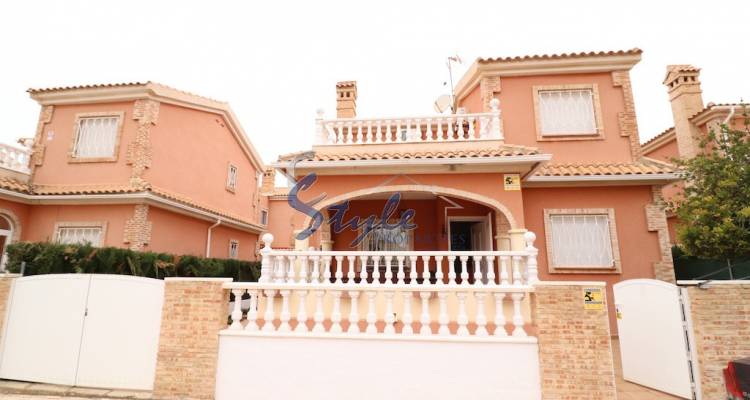 Buy Villa in Playa Flamenca close to the beach. ID 4044