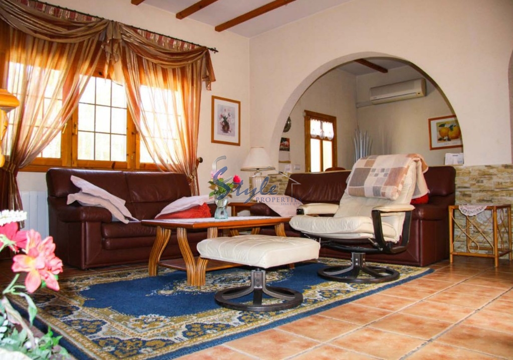 Buy Country house on a large plot in Daya Vieja, Costa Blanca. ID: 4060