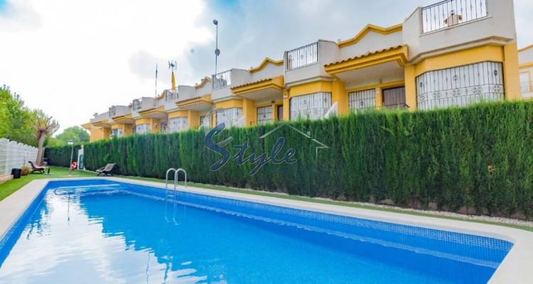 Buy townhouse with garden and pool in Torrevieja. ID 4061