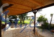 Comprar chalet independiente con bonitas zonas ajardinadas y piscina en Los Balcones, Torrevieja. ID 4066