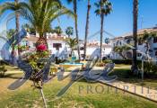 Comprar dúplex adosado con jardín y piscina en Los Balcones, Torrevieja. ID 4074