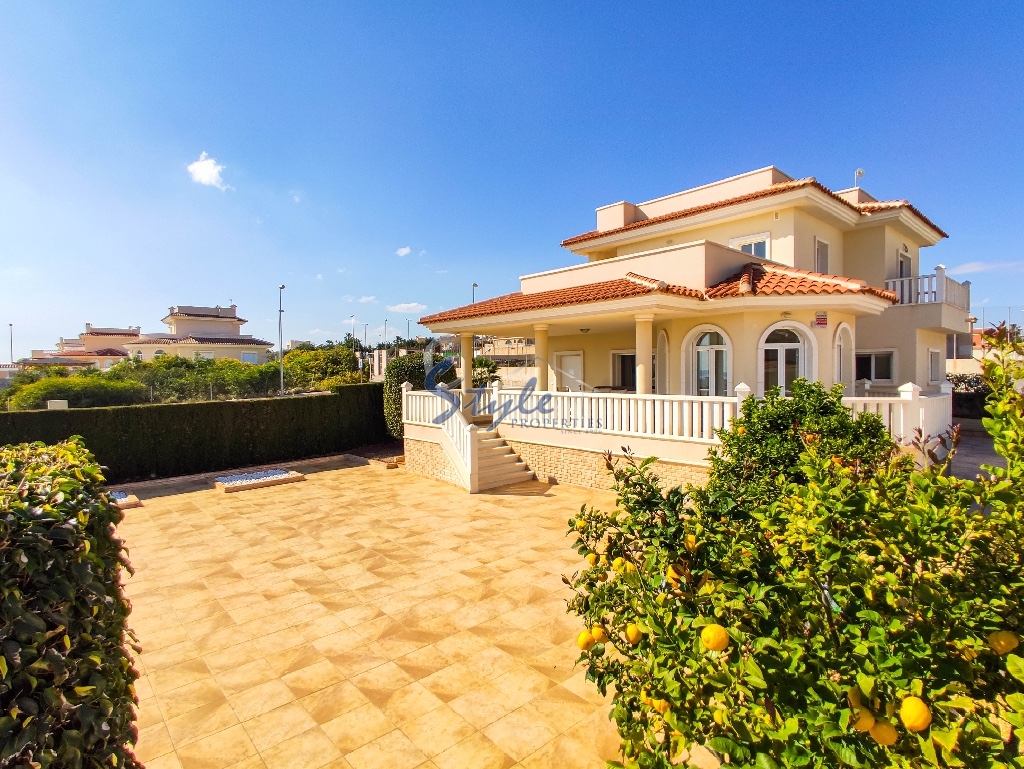 Classic Style Villa For Sale in Quesada, Costa Blanca South, Spain ID:  D3488