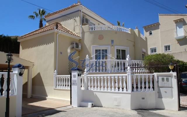 Buy villa near the golf course in El Galan de Villamartin. ID 4086