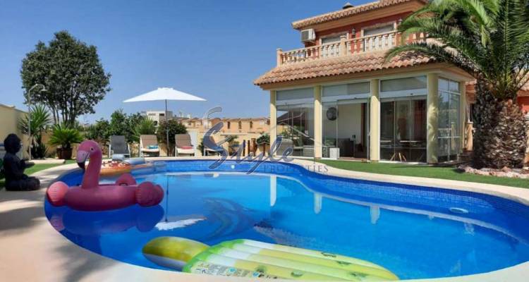 Casa independiente con piscina privada en Catral, Costa Blanca, España