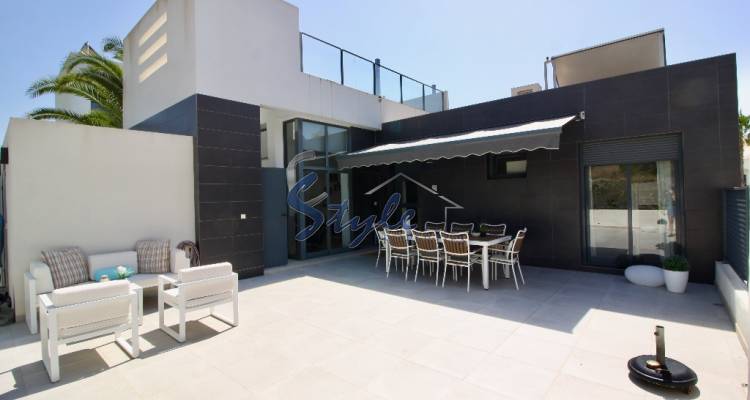 Moderna casa adosada en venta en La Fuente, Villamartín, Costa Blanca, España