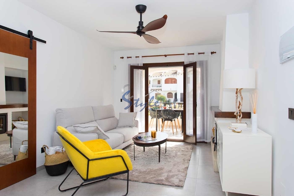 Increíble apartamento renovado de 2 dormitorios en venta en Cabo Roig, Costa Blanca, España