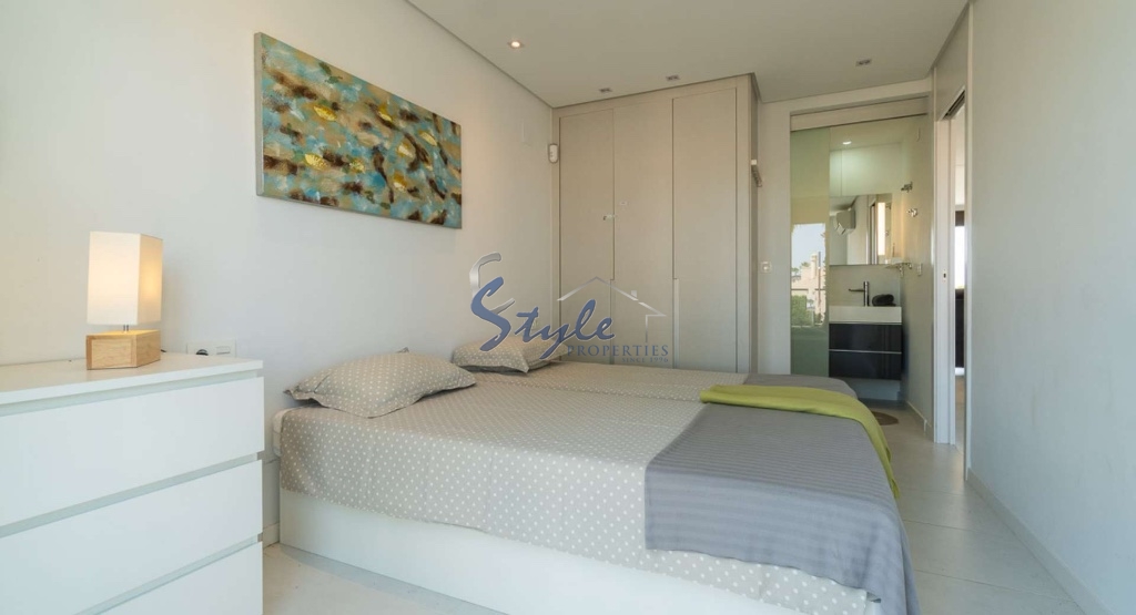Apartamento orientado al sur con 3 dormitorios en venta en Villamartín, Costa Blanca, España
