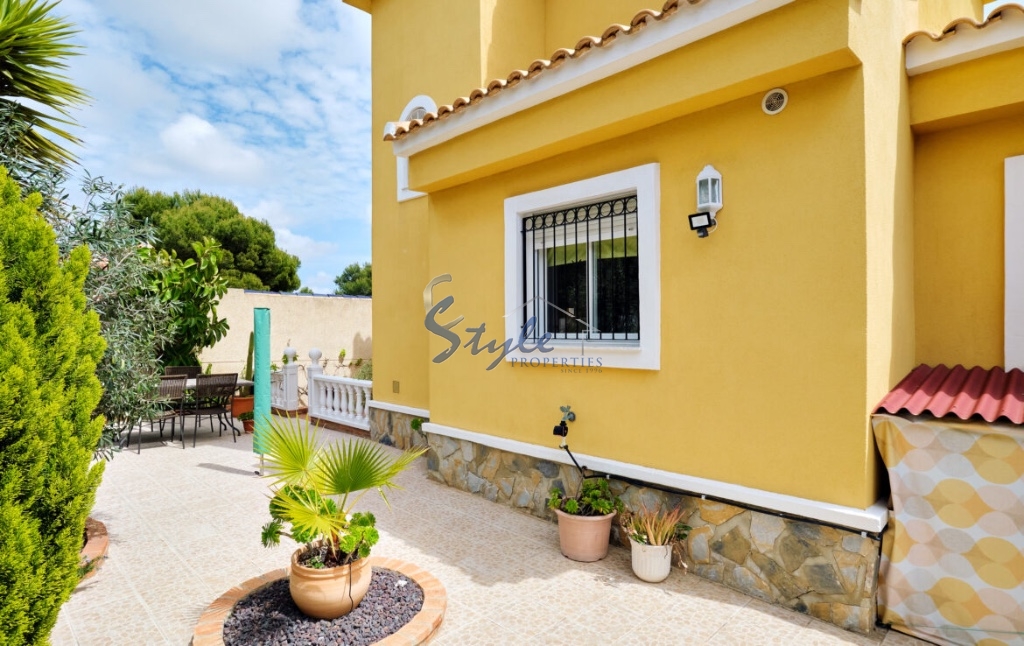 Detached house with pool for sale in Pinar de Campoverde, Costa Blanca, Spain