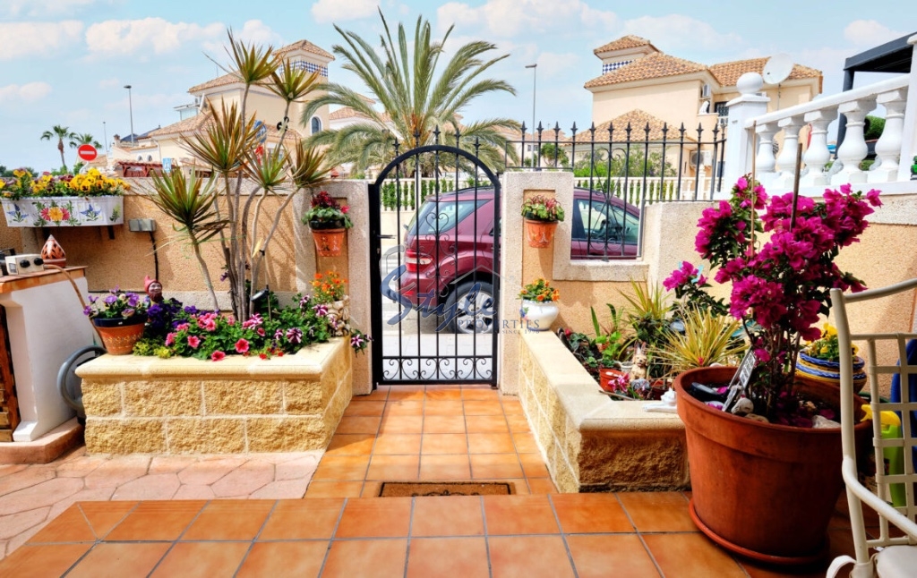 Corner Semi Detached house with private pool for sale in Pinar de Campoverde, Costa Blanca, Spain