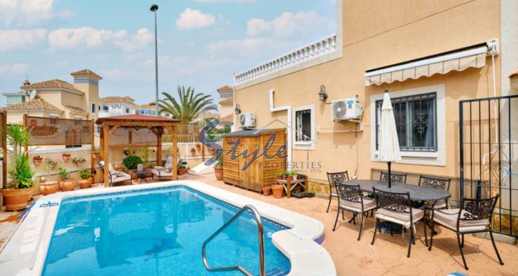 Corner Semi Detached house with private pool for sale in Pinar de Campoverde, Costa Blanca, Spain