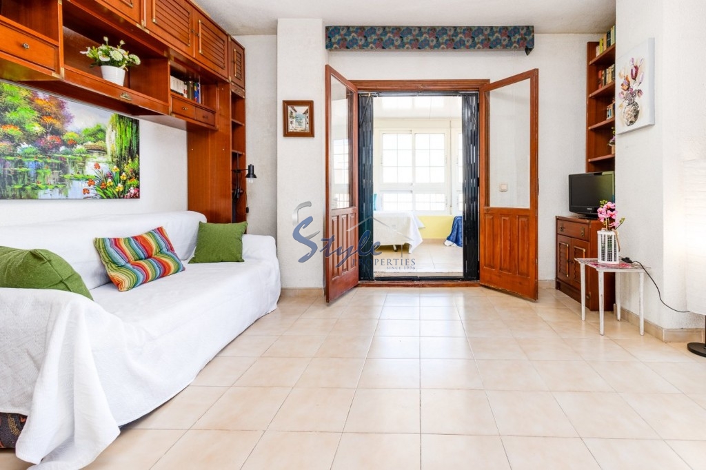 Buy apartment in Costa Blanca steps from the sea and beach in Torrevieja. ID: 4107