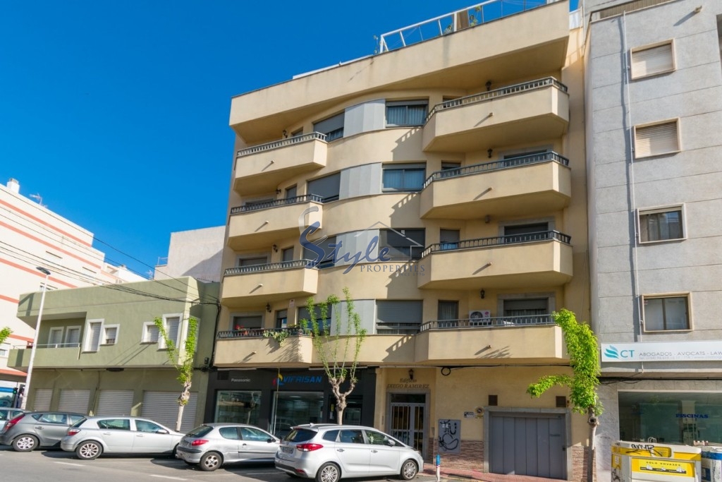 Buy apartment close to the sea in Torrevieja, Costa Blanca, 500 meters from the beach. ID: 4109