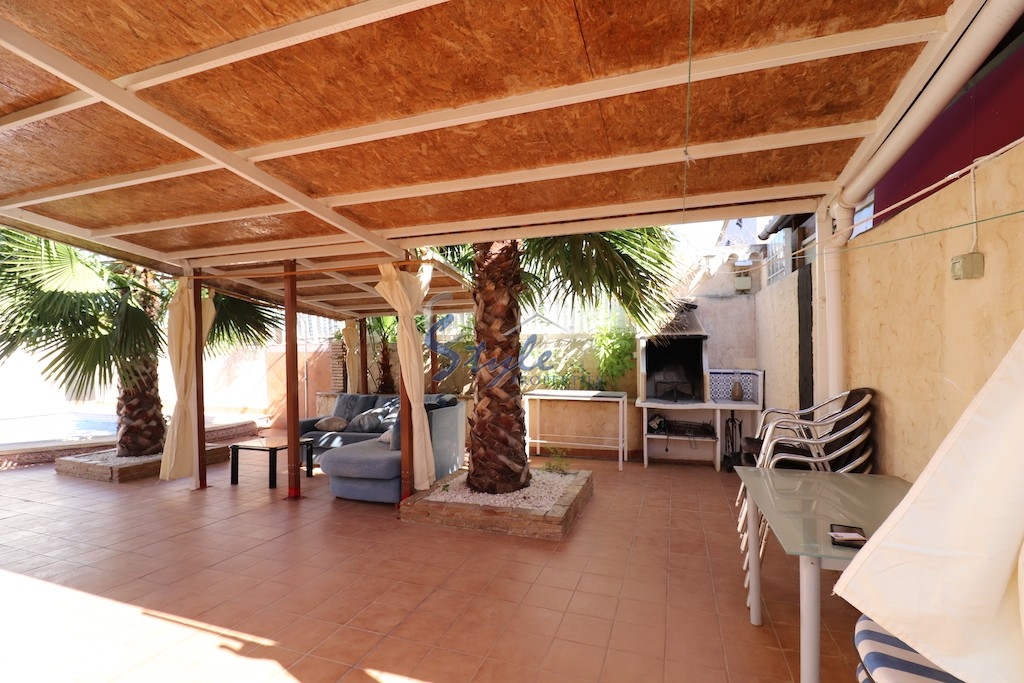 Buy townhouse with garden and pool in Torrevieja. ID 4116