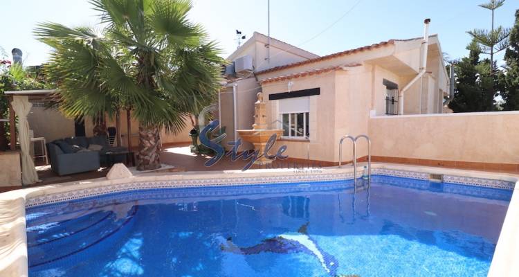 Townhouse with private pool and 4 bedrooms for sale in Los Balcones, Torrevieja, Costa Blanca, Spain