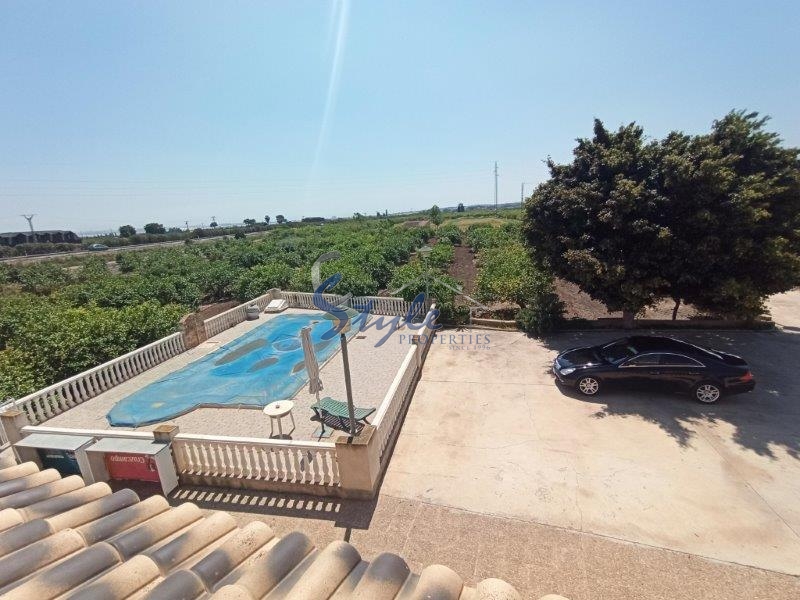 Buy 2-floors country house with large pool in San Miguel de Salinas and close to the beach. ID 4078