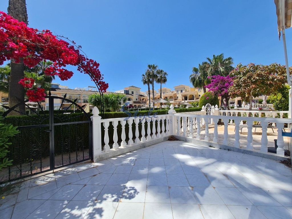 Comprar casa adosada con 3D con piscina y cerca del mar en Playa Flamenca, Orihuela Costa. ID: 4123