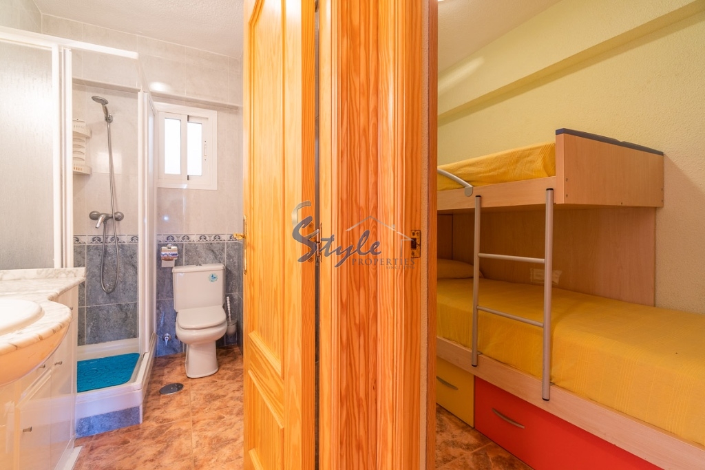 Apartamento de dos dormitorios a poca distancia del mar en venta en Punta Prima, Costa Blanca, España