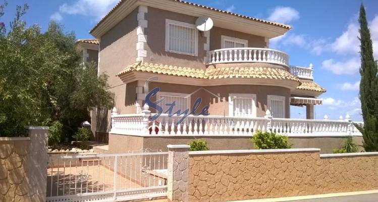 Casa independiente con 3 dormitorios y vistas abiertas en venta en Los Altos, Torrevieja, Costa Blanca, España