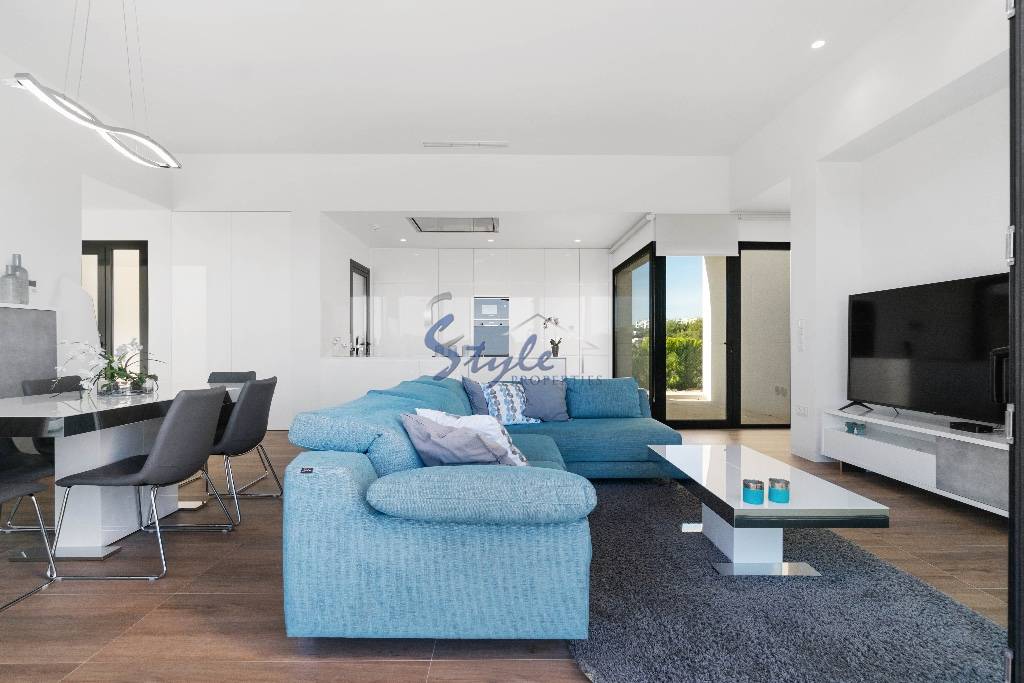 Moderna villa de 3 dormitorios con piscina privada en venta en Las Colinas, San Miguel, Orihuela Costa, España