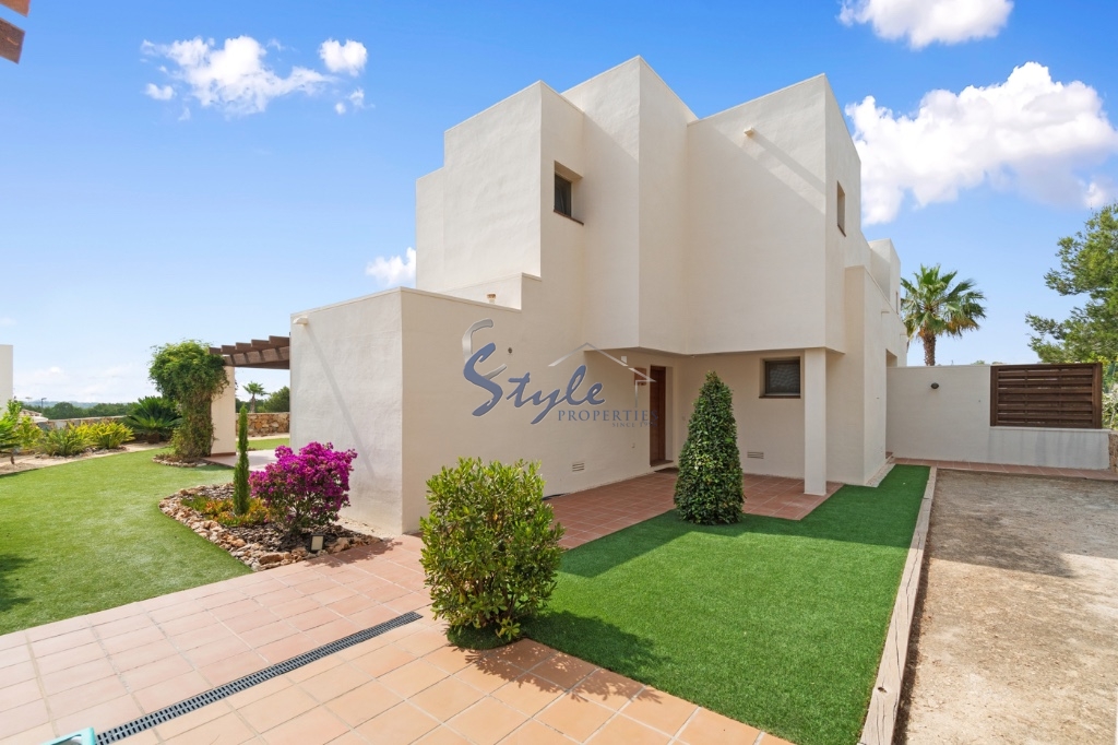 Resale - Villa - Las Colinas