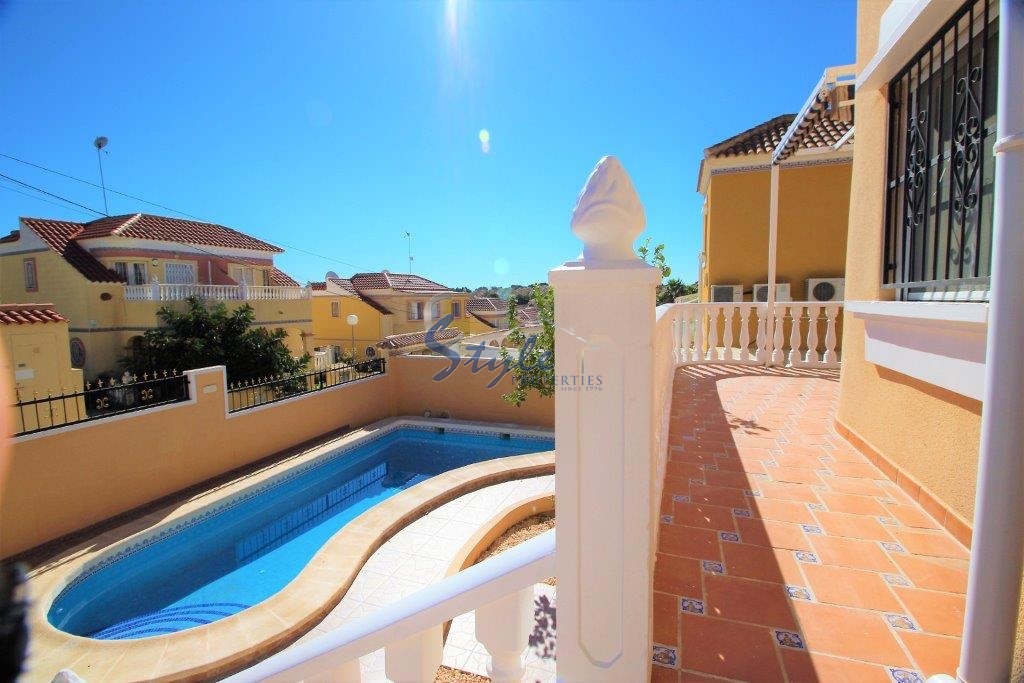 Villa con piscina privada y 5 dormitorios en venta en Villamartin, Costa Blanca, España