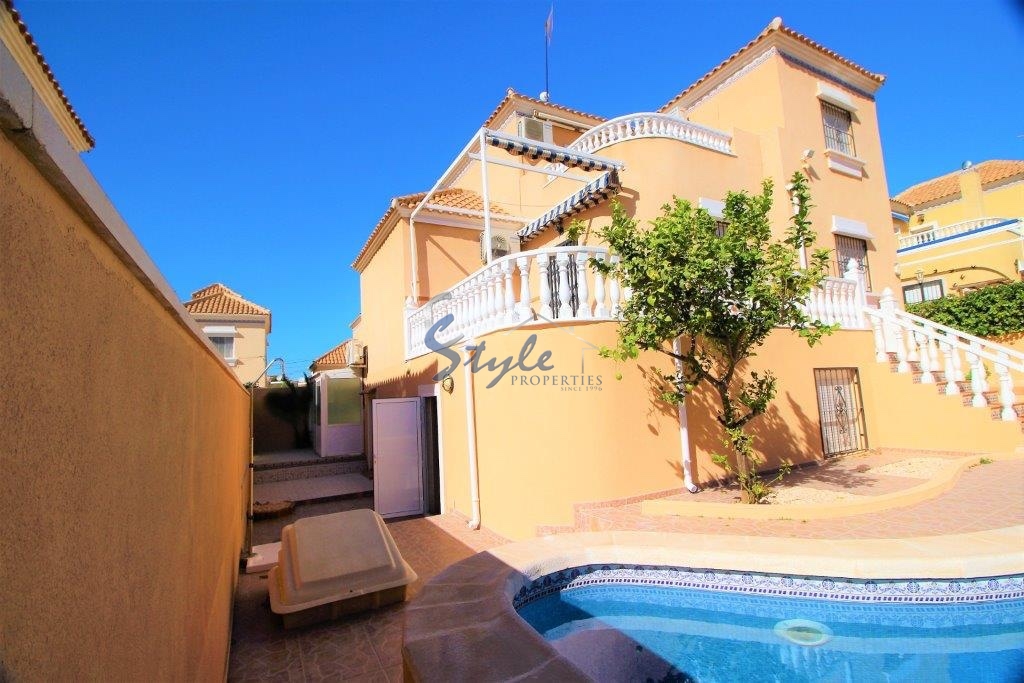 Resale - Villa - Villamartin