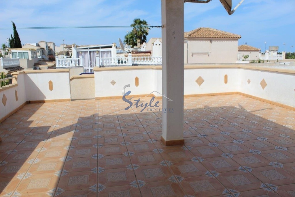 Comprar bungalow con piscina y cerca del mar en Playa Flamenca, Orihuela Costa. ID: 4134