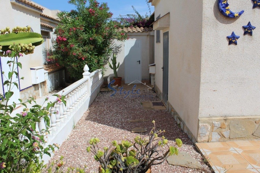 Buy bungalow with pool close to the sea in Playa Flamenca, Orihuela Costa. ID: 4134