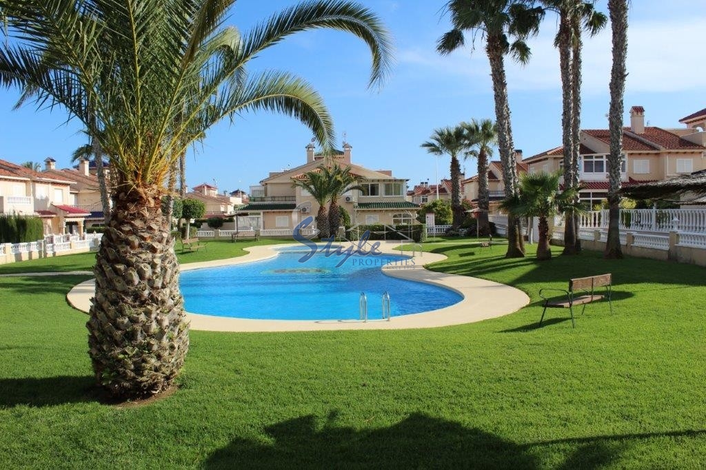 Buy Top floor apartment with pool close to the sea in Playa Flamenca, Orihuela Costa. ID: 4135